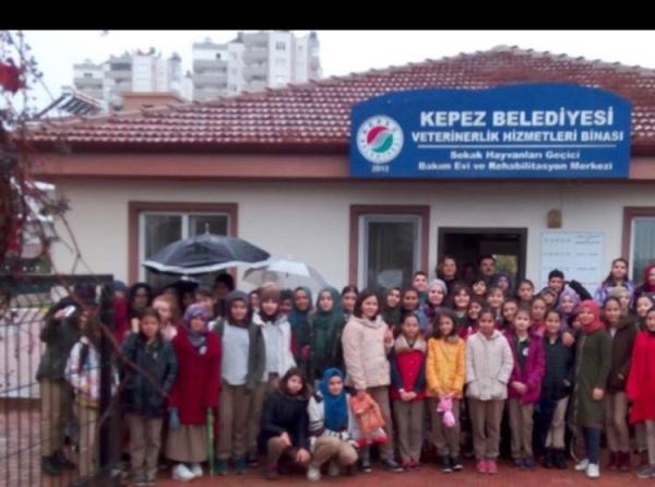 Öğrencilerimiz Kepez Belediyesi Hayvan Barınağını gezdiler.