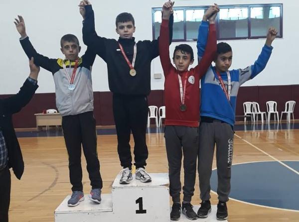 Öğrencimiz Ramazan Melih Kaş güreş şampiyonasında 42 kiloda Antalya 1.si olmuştur. 